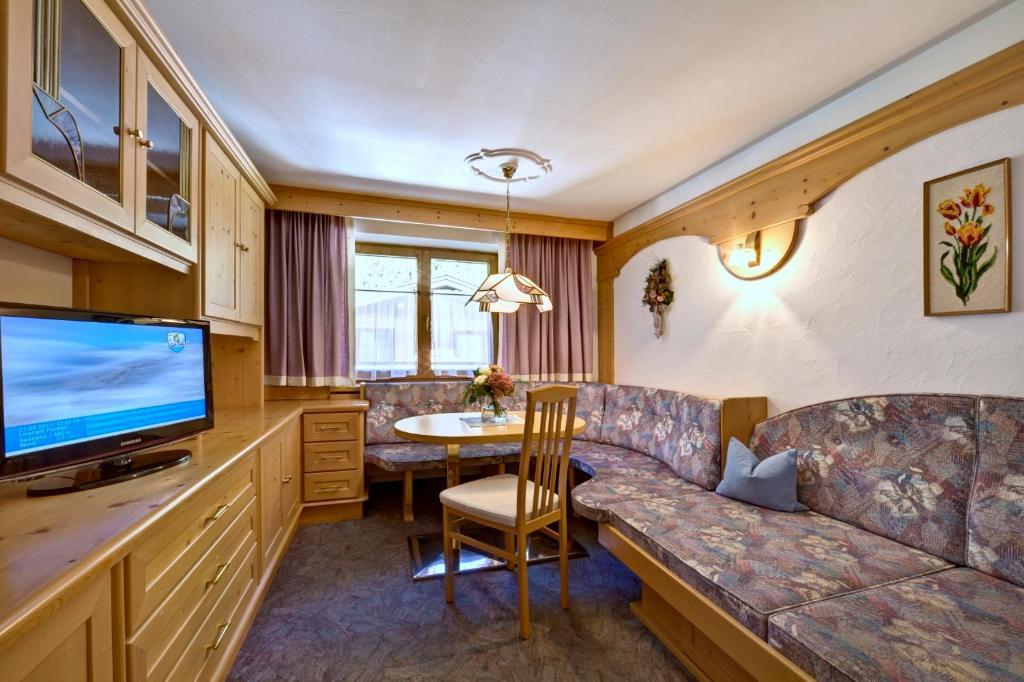 Gaestehaus Oblasser Mayrhofen Rum bild